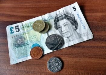 プロフィットテイキングにより、スターリングは2か月ぶりの高値を譲り渡しました。