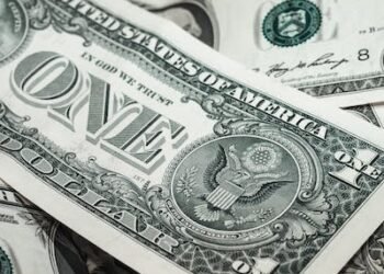 ドルは、米国の成長データ発表を前にして3か月ぶりのトラフに下落しました。