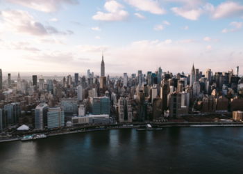 消費者支出データ後、米国株指数が上昇