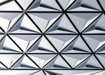 ドルが北上する中、銀は急落し4週間ぶりの安値を記録