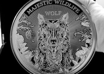 ドルが地に落ちる中、市場が中国のデータを評価する中、ニッケルは上昇しています。