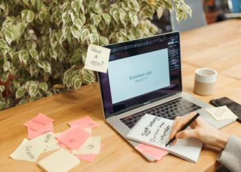 パラジウムは上昇するものの、$1000未満のままです