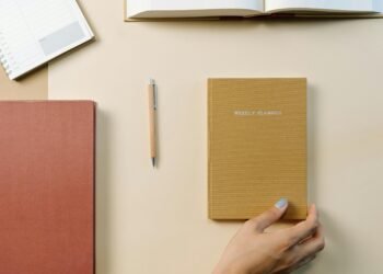 ウォールストリートは企業の決算発表に先立ち下落しています