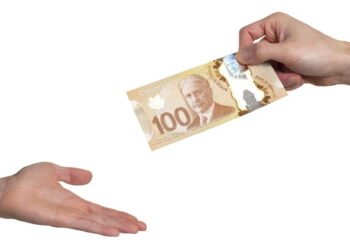 インフレに対処するため、多くの東南アジア諸国が現金を住民に支給しています