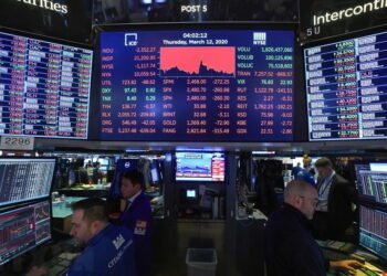 ウォール街株式市場の2つの主要指数が史上最高値を記録しました。