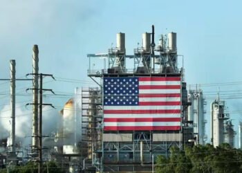 アメリカ合衆国が世界最大の石油生産国になった経緯は何ですか？