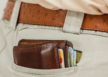 スイスの人々は、オンライン決済アプリの爆発や現金社会の予測にもかかわらず、現金を使用することを好む傾向にあります。