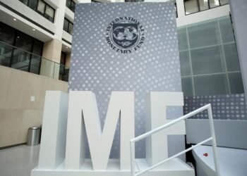 中国、30年の伝統に終止符：首相年次記者会見