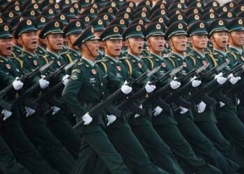 中国、台湾への「平和的統一」言及を削除、国防費を7.2％増額