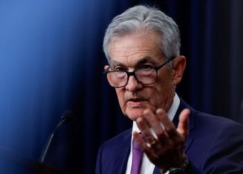 FRBのパウエル議長、米国の利下げは2024年だがインフレ進行はリスクと見ている