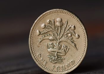 英国総選挙の結果が英国ポンド（GBP）とFTSE 100に与える影響を分析します。選挙結果の予測、GBP/USDの動。