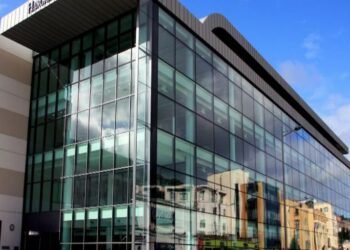 Hargreaves Lansdownは2024年度第3四半期に収益を増加させ、新規顧客の増加や株式取引量の増加が収益に貢献しました