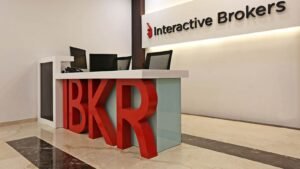 サクソバンク買収に向け、インタラクティブ・ブローカーズやアルター・エクイティなどが関心を示しています。