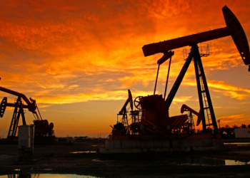 原油価格が下落、ラファエル台風の影響減少