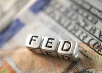 株式市場が最高値を更新：Fedの利下げとトランプ再選後の影響