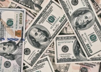 ベトナム中央銀行、為替レート安定のため米ドル売却準備