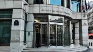 金融詐欺の手口と対策を解説。2024年の最新情報に基づき、被害を防ぐための注意点をまとめました。