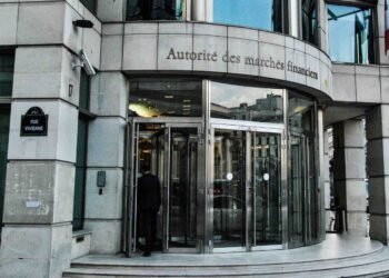 金融詐欺の手口と対策を解説。2024年の最新情報に基づき、被害を防ぐための注意点をまとめました。