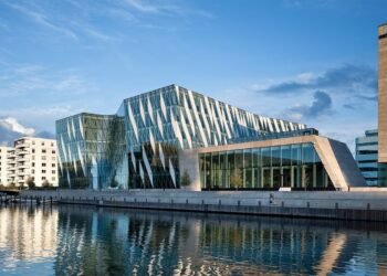 SaxoBankはSaxoPartnerConnectのユーザー管理ツールを強化し、新機能で規制遵守と利便性を実現しました。