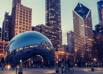 オプションメトリックスとCRSPがライセンス契約を締結！オプションデータと株価データのデータ連携が容易になり、研究が大幅に効率化。