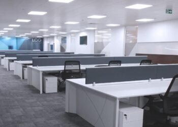 LCGは事業モデルを転換しました。その結果、2023年には損失が拡大しました。この記事では、その背景と今後の展望を解説します。