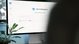 DeepSeekの登場が株式市場と仮想通貨市場に大きな影響を与えています。AI革命の行方について解説します。