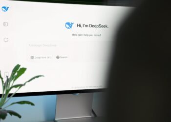 DeepSeekの登場が株式市場と仮想通貨市場に大きな影響を与えています。AI革命の行方について解説します。