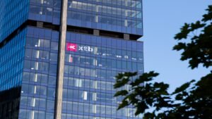 XTBチリ証券ライセンス取得で中南米進出加速。国際株式、ETF、デリバティブ投資を提供。2025年にはブラジル進出も計画。