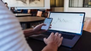 サクソUK ニュース｜新戦略家ニール氏が就任