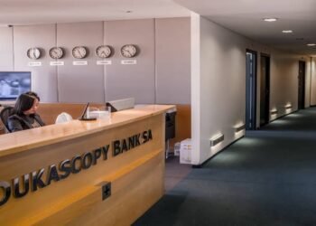 Dukascopy Bankを騙る偽サイトが発見されました。手口や見分け方、安全な取引のための注意点について解説します。