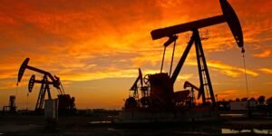 世界の原油価格は日々変動しています。本記事では、OPECプラスの最新の増産計画や、地政学的要因が市場に与える影響を詳しく解説。