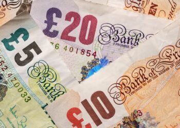 イギリスの金融市場の最新動向を解説します。ポンドと長期国債の動きに焦点を当て、今後の見通しを分析。