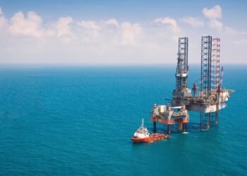 原油価格：OPECプラス増産で下落。世界経済の減速懸念、米中貿易摩擦も価格に影響。カナダ山火事やイラン核合意も注目されるが、今のところ影響は限定的。