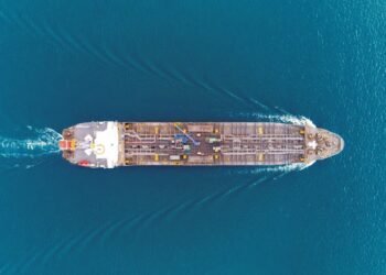 最低準備要件と石油備蓄放出の関連を徹底解説。米国の要請、日本の対応、原油価格への影響、そして国際的な最低準備要件の議論に焦点を当てます。