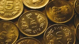 インフレ目標はインド経済の安定に不可欠です。本記事では、インド準備銀行（RBI）によるインフレ目標政策の運用、経済成長とのバランス戦略、そして今後の課題について詳しく解説します。