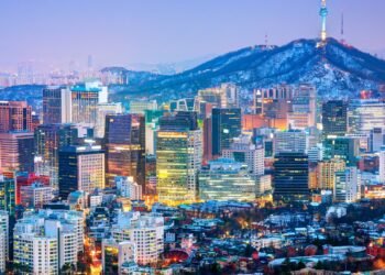 政治腐敗に揺れる韓国で、リベラル派の李在明氏が新大統領に。彼の就任は、深刻な政治腐敗問題の解決と国の安定への期待を高めています。