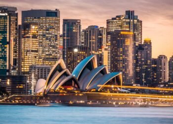 利上げがオーストラリアの失業率に与える影響を解説。最新の経済動向と、今後の見通しについて詳しく説明します。