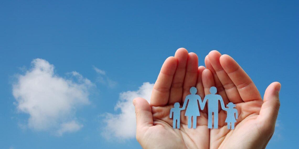 社会福祉とは、すべての人々の幸福と安定を目指す取り組みです。この記事では、フィリピンの災害対策を例に、社会福祉の具体的な役割と、私たちの生活にどう関わるかを分かりやすく解説します。